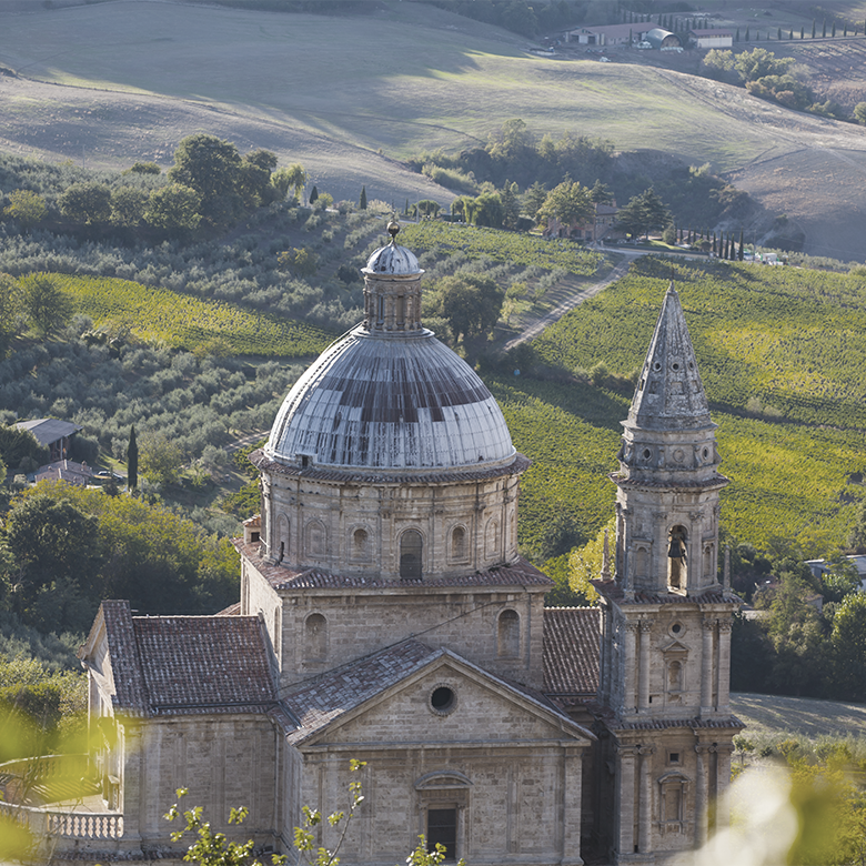 montepulciano-wine-daviddi-aldimaro-church